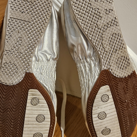 Lacoste silver athletic shoes Size 8.5 - Picture 7 of 10